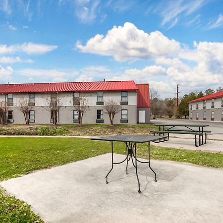 Red Roof Inn & Suites Newport News Bagian luar foto