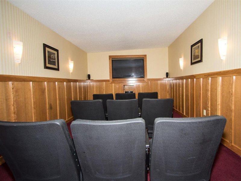 Red Roof Inn & Suites Newport News Bagian luar foto