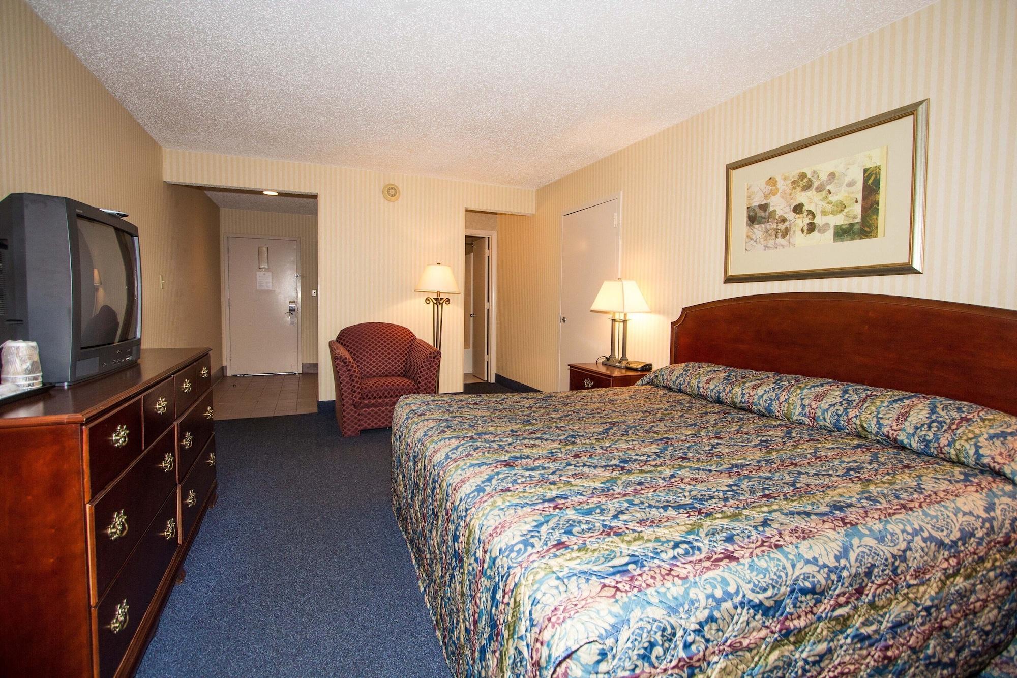 Red Roof Inn & Suites Newport News Bagian luar foto