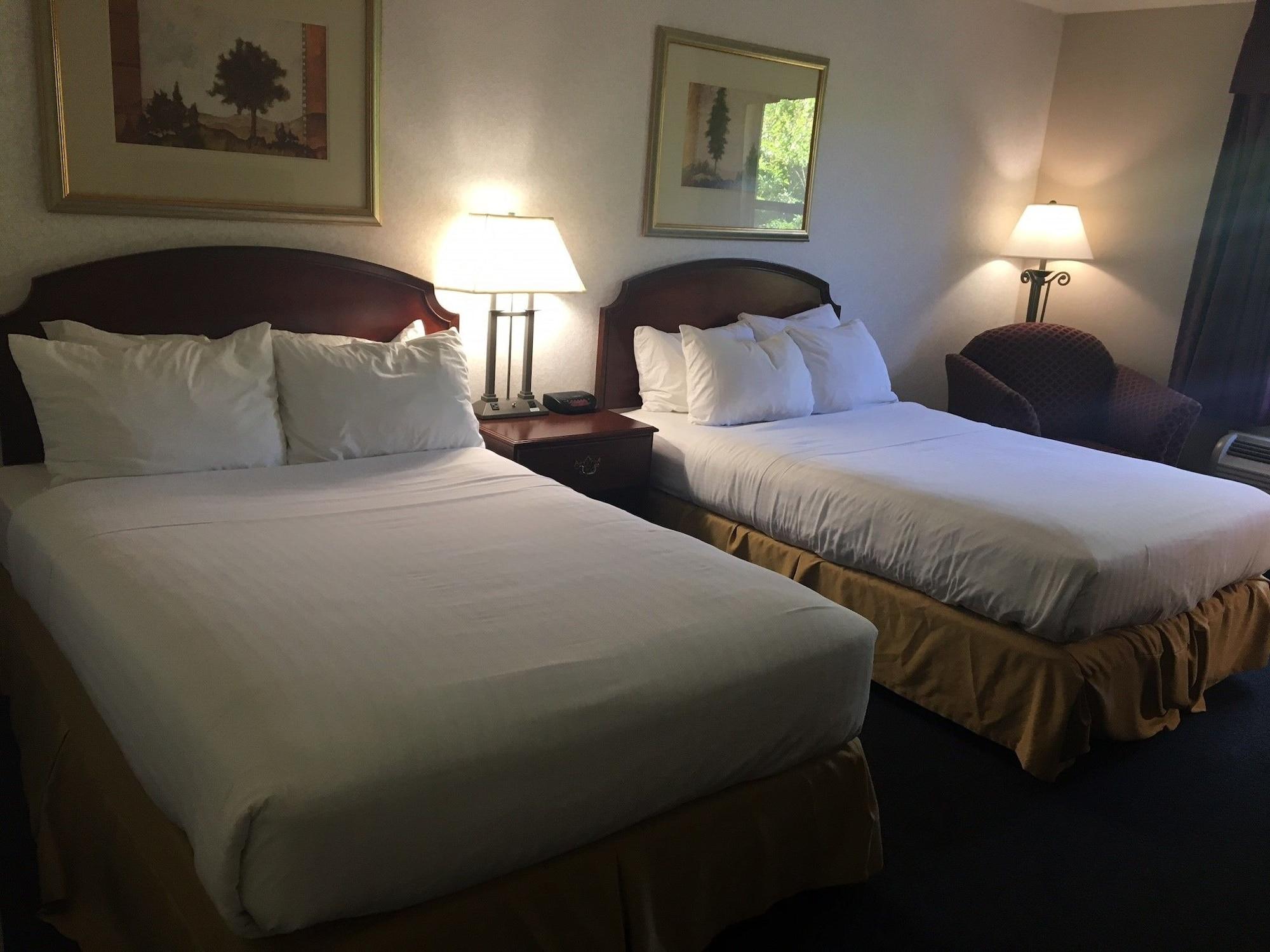 Red Roof Inn & Suites Newport News Bagian luar foto