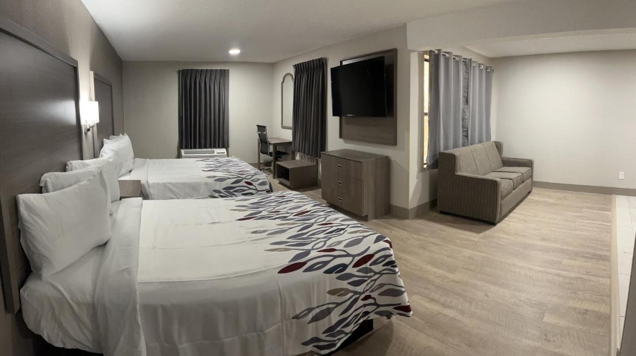 Red Roof Inn & Suites Newport News Bagian luar foto