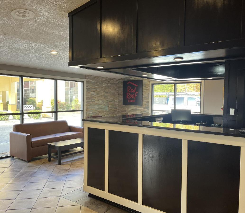 Red Roof Inn & Suites Newport News Bagian luar foto