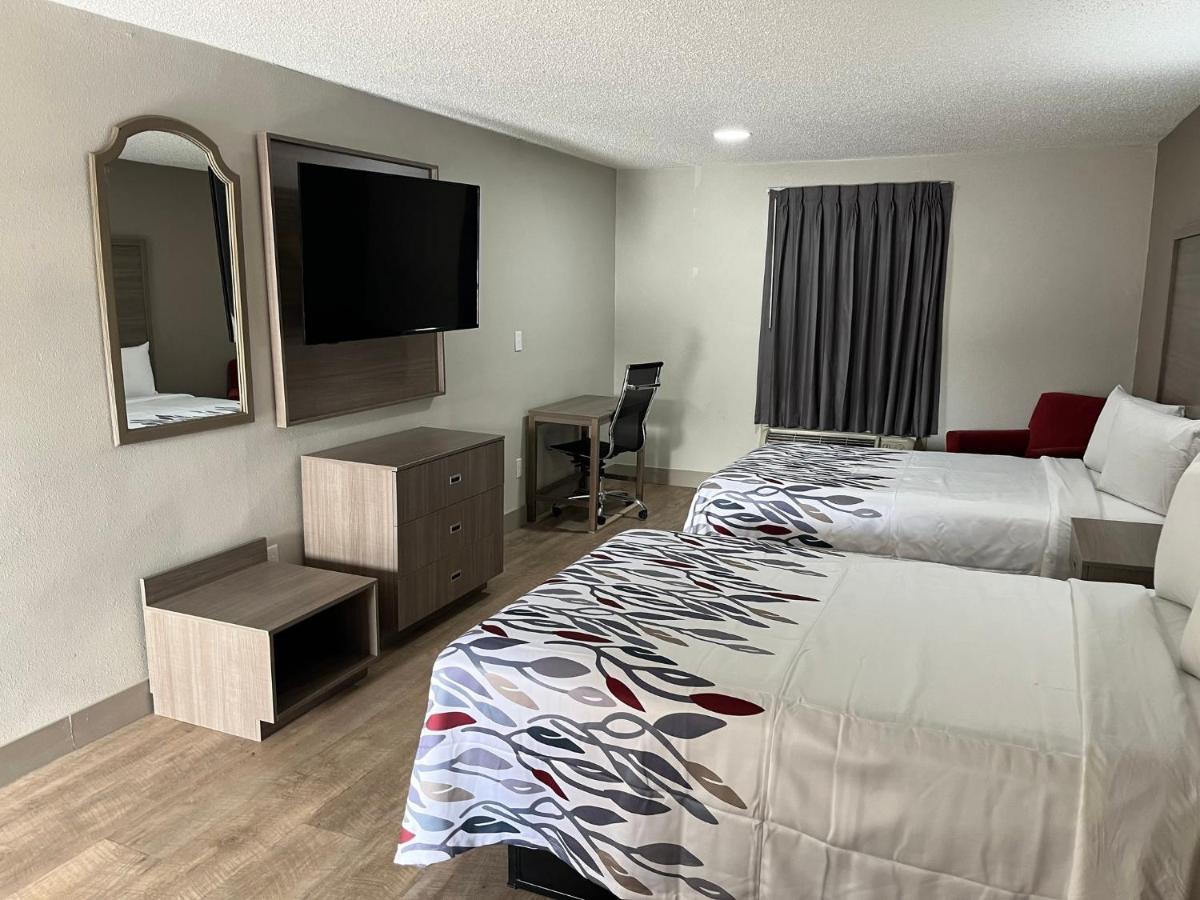 Red Roof Inn & Suites Newport News Bagian luar foto