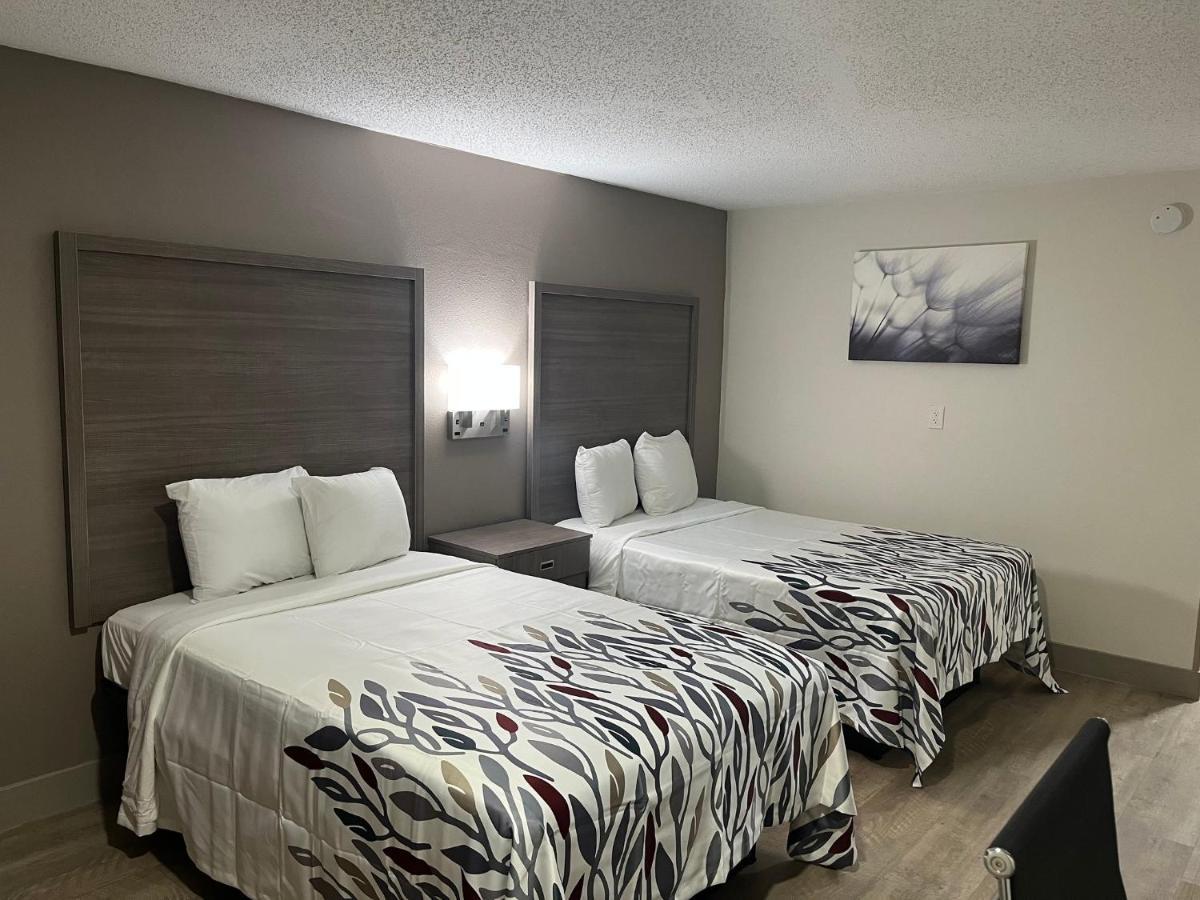Red Roof Inn & Suites Newport News Bagian luar foto