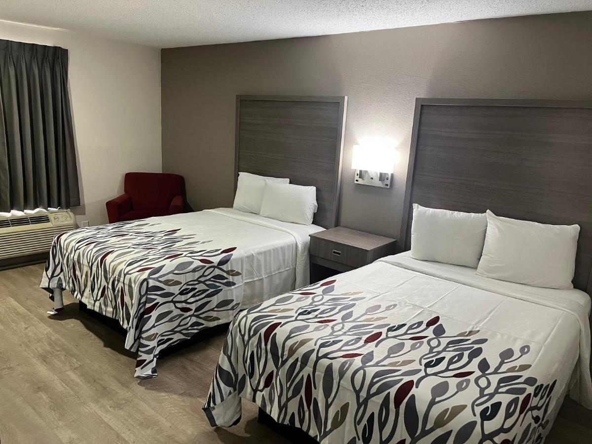 Red Roof Inn & Suites Newport News Bagian luar foto