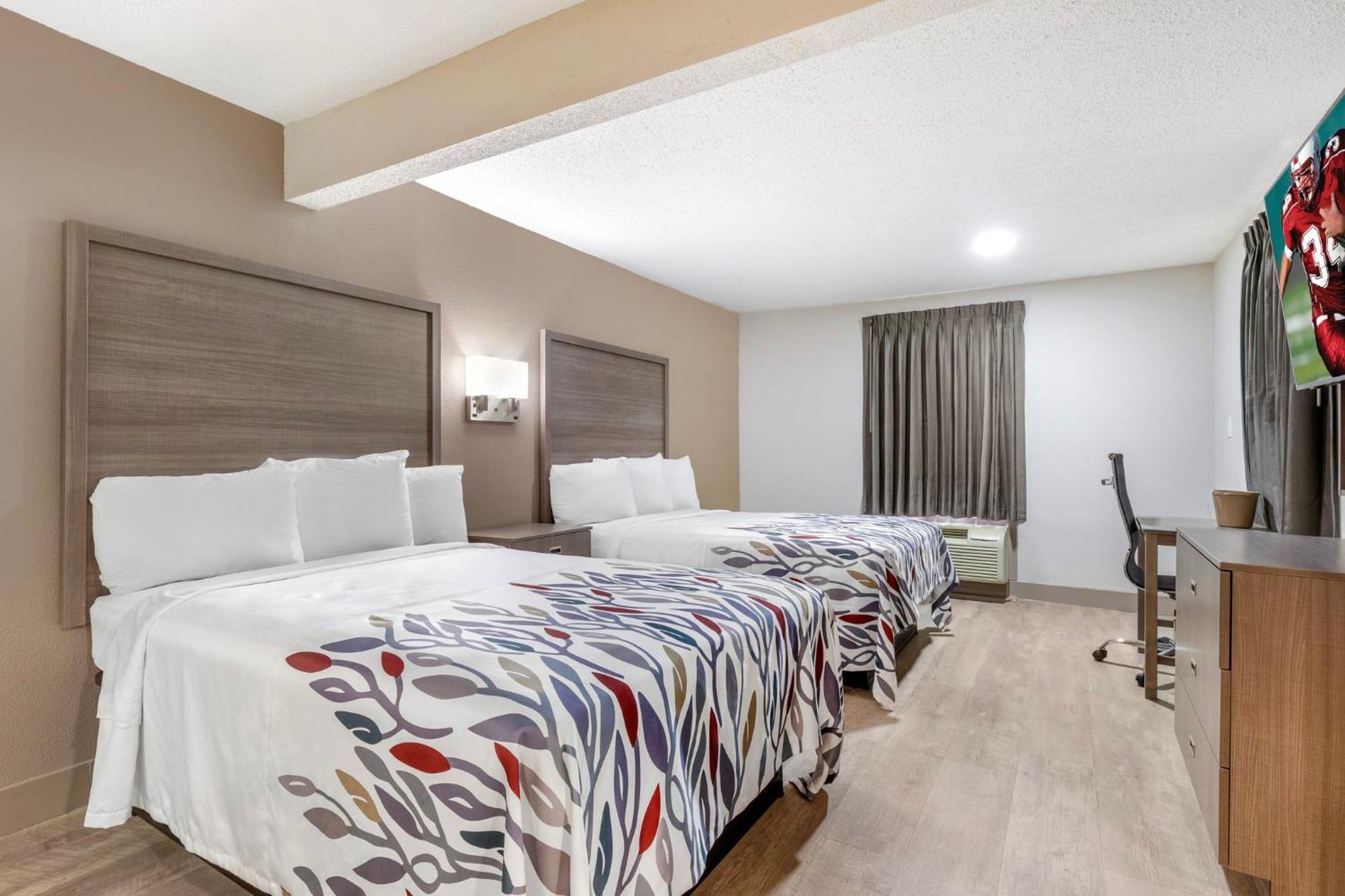 Red Roof Inn & Suites Newport News Bagian luar foto