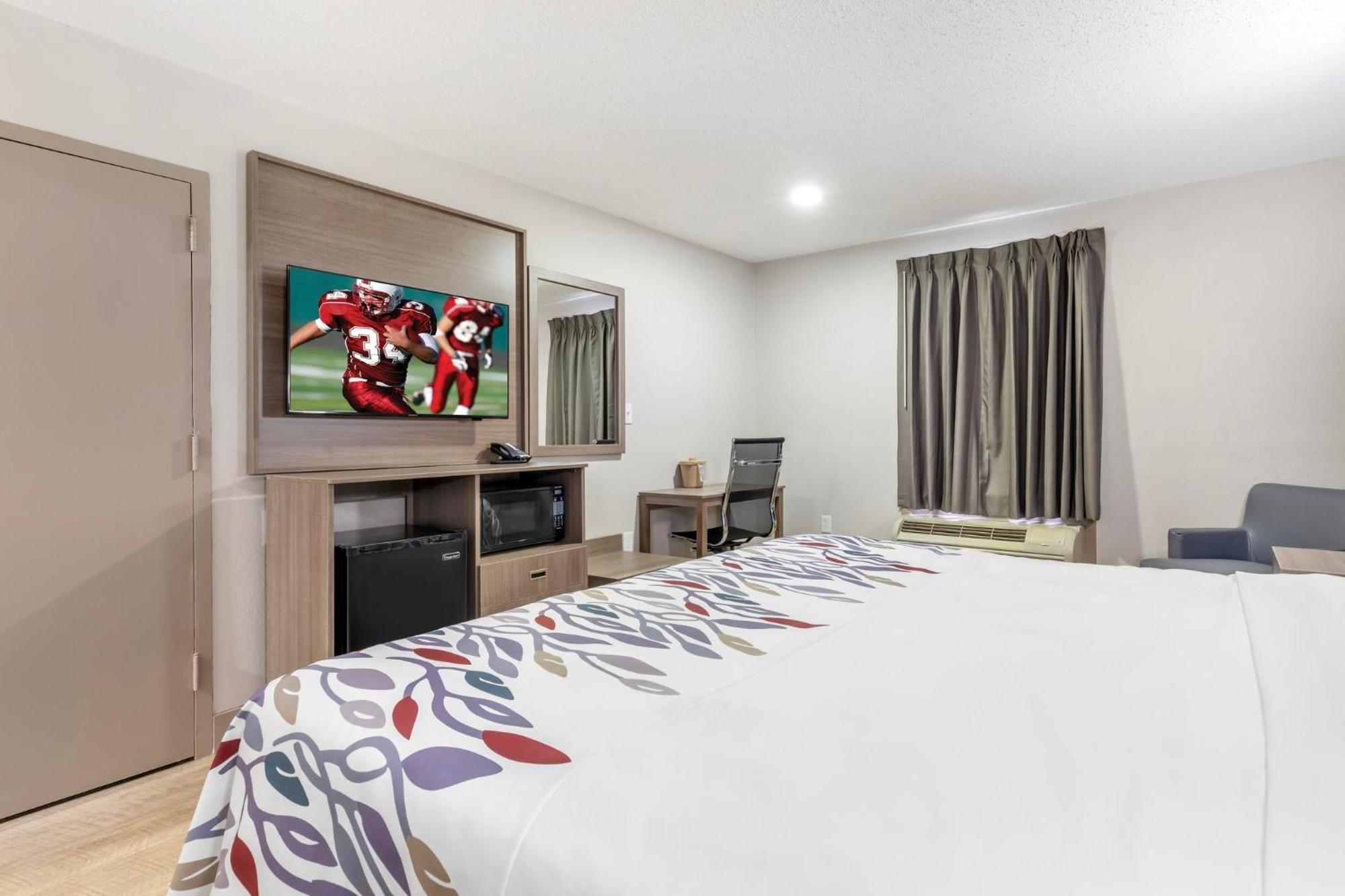 Red Roof Inn & Suites Newport News Bagian luar foto