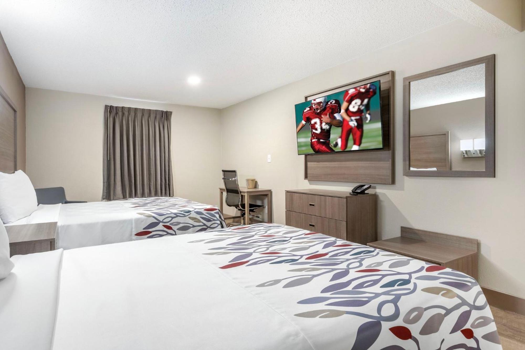 Red Roof Inn & Suites Newport News Bagian luar foto
