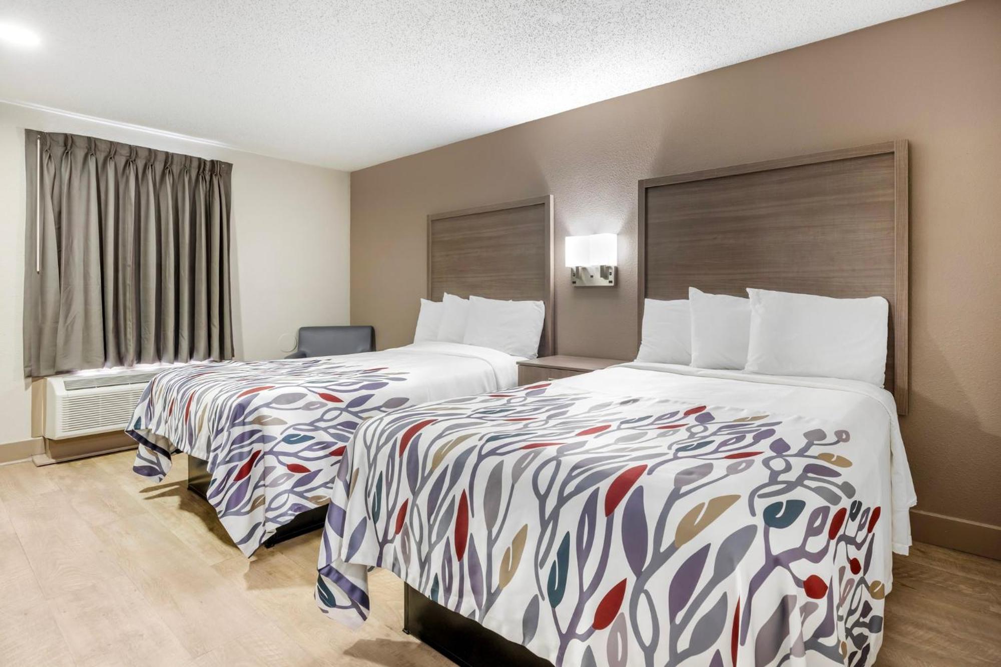 Red Roof Inn & Suites Newport News Bagian luar foto