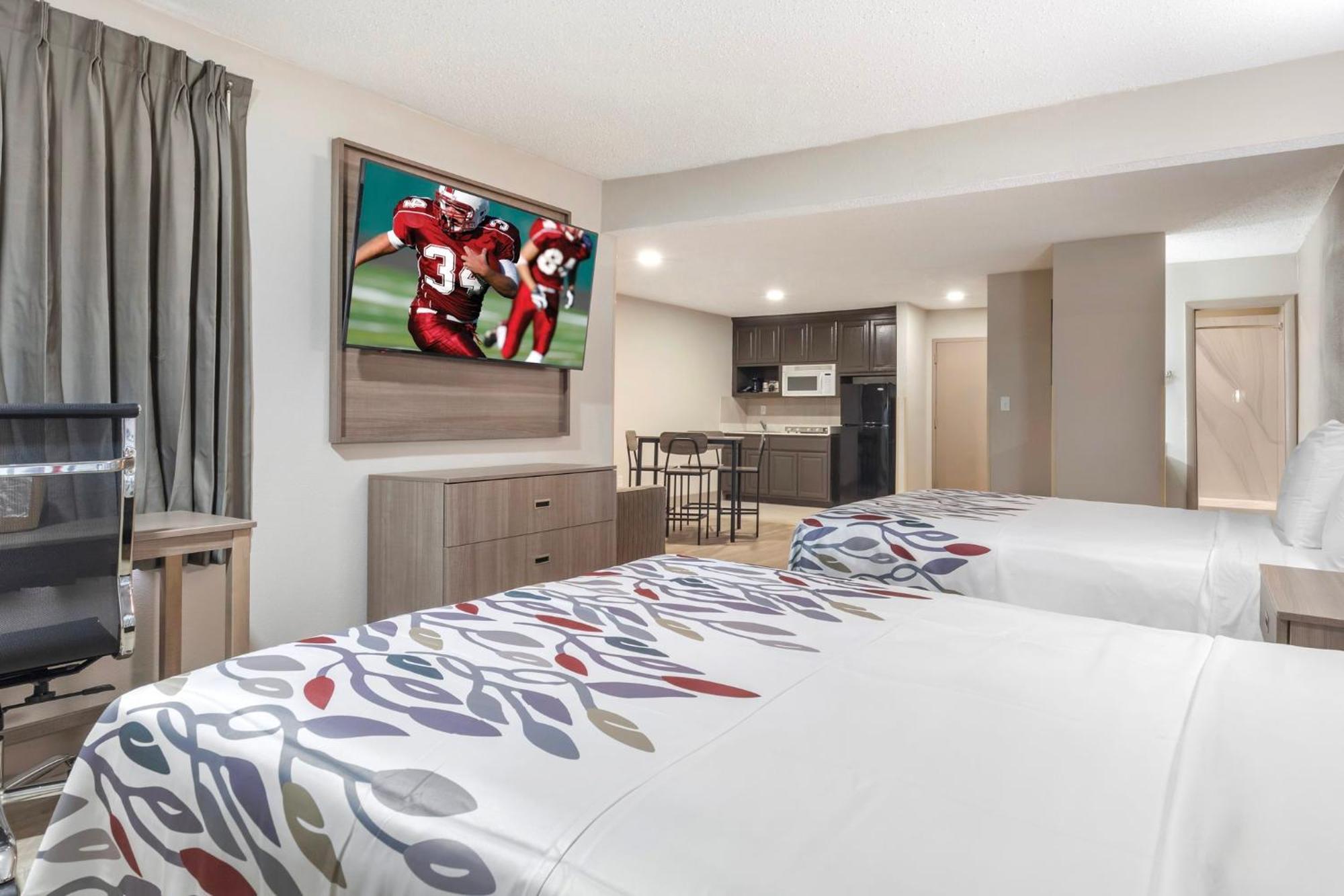Red Roof Inn & Suites Newport News Bagian luar foto