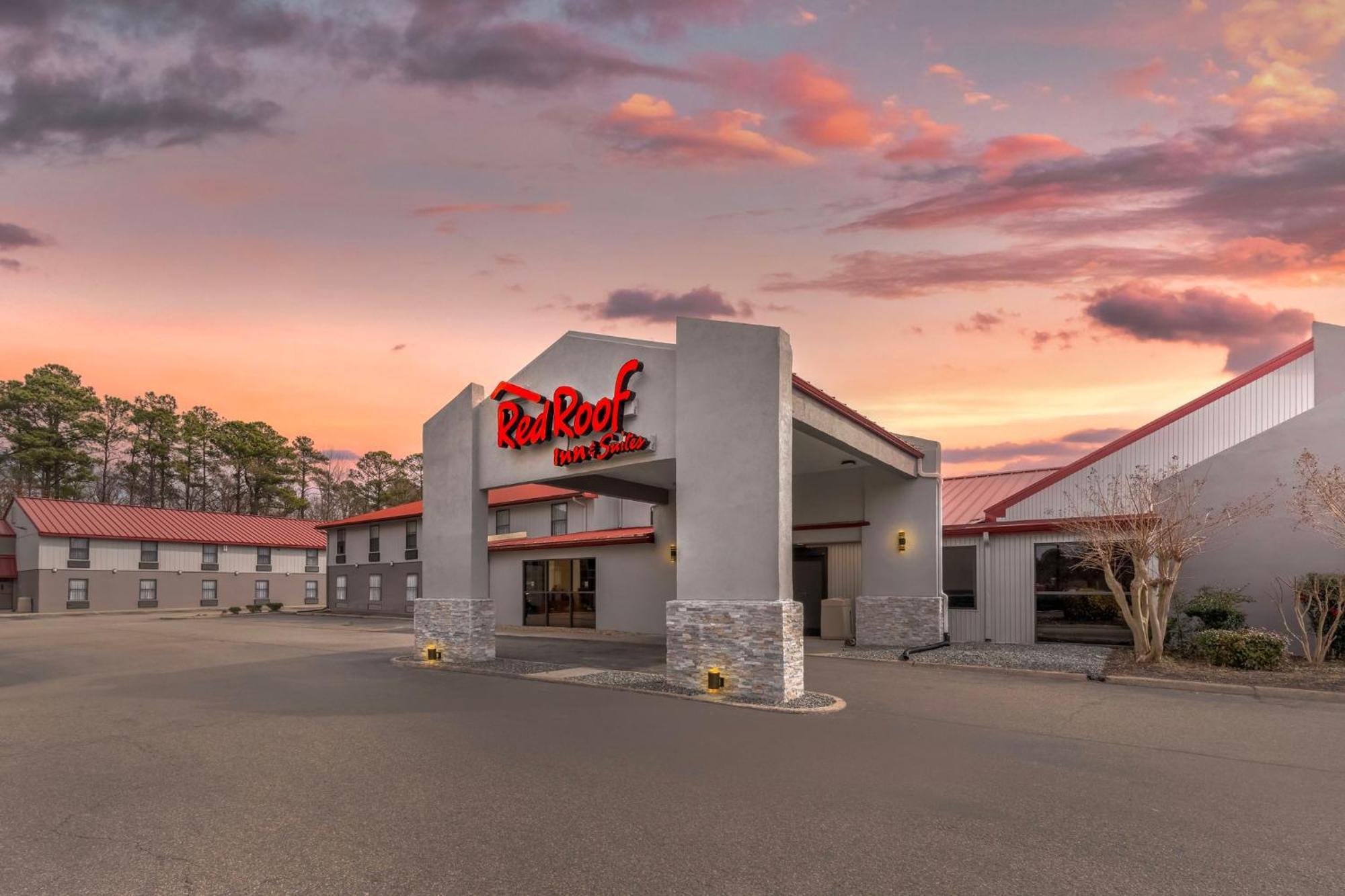 Red Roof Inn & Suites Newport News Bagian luar foto