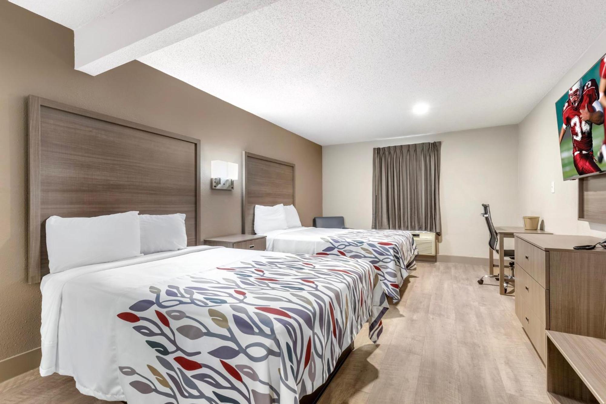 Red Roof Inn & Suites Newport News Bagian luar foto