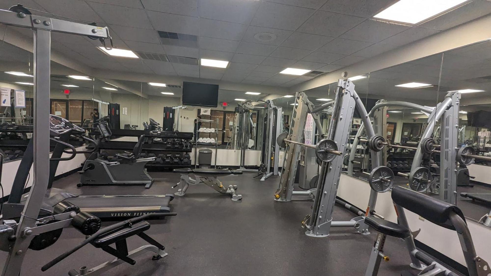 Red Roof Inn & Suites Newport News Bagian luar foto