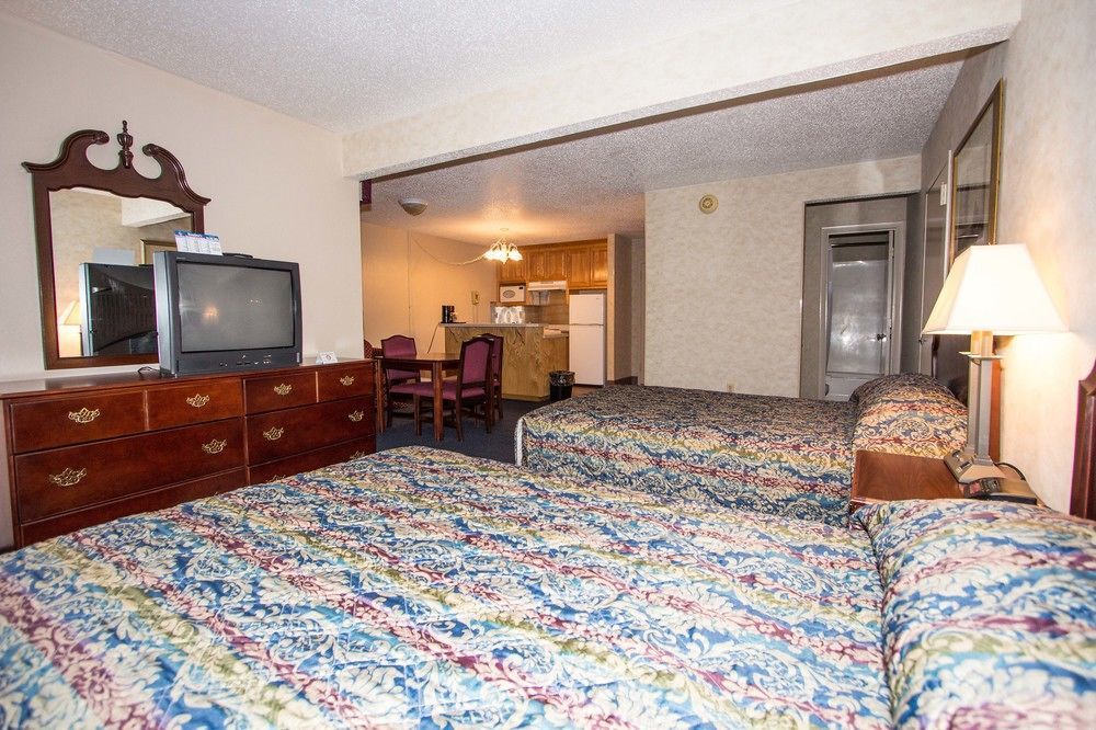Red Roof Inn & Suites Newport News Bagian luar foto
